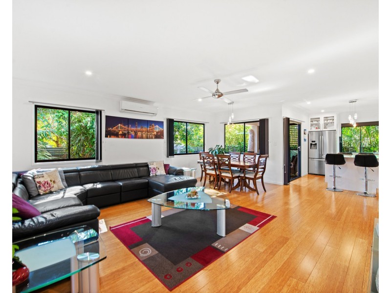 2/21 Clinton Avenue, Burleigh Waters QLD 4220