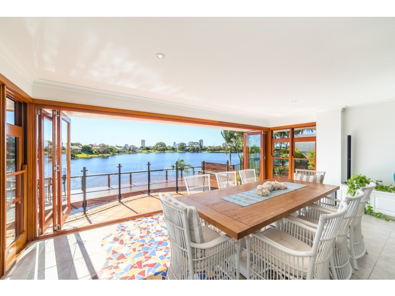 206 Acanthus Avenue, Burleigh Waters QLD 4220