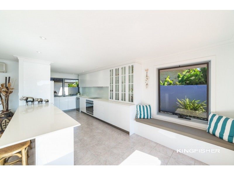 206 Acanthus Avenue, Burleigh Waters QLD 4220