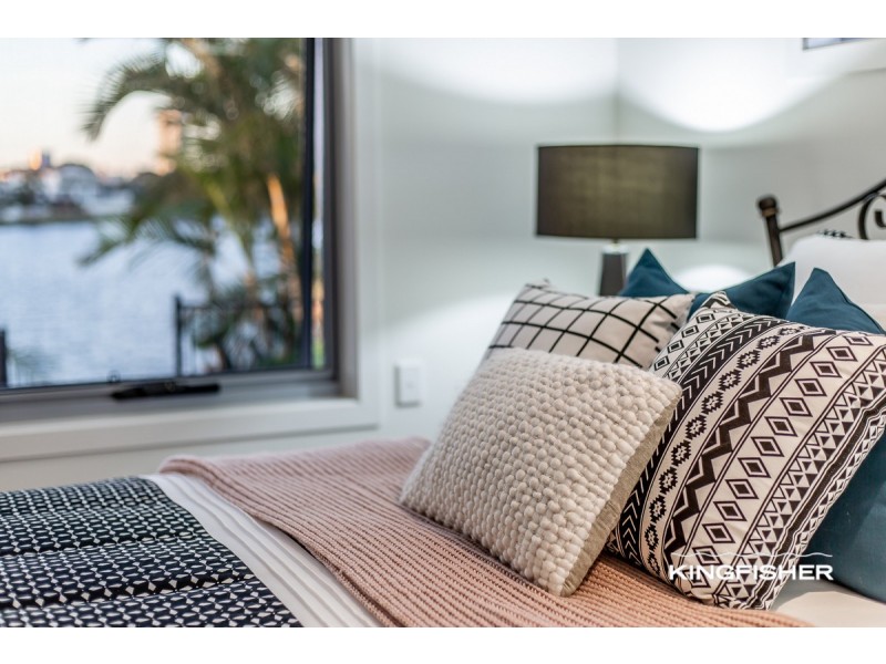 206 Acanthus Avenue, Burleigh Waters QLD 4220