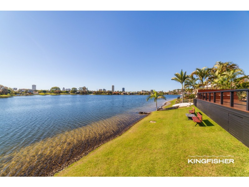 206 Acanthus Avenue, Burleigh Waters QLD 4220