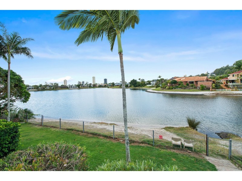 242 Acanthus Avenue, Burleigh Waters QLD 4220