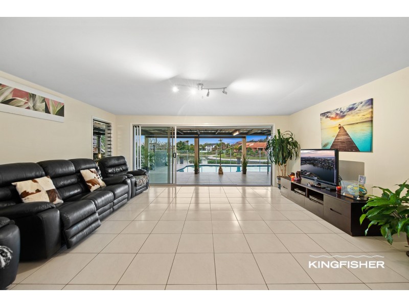 242 Acanthus Avenue, Burleigh Waters QLD 4220