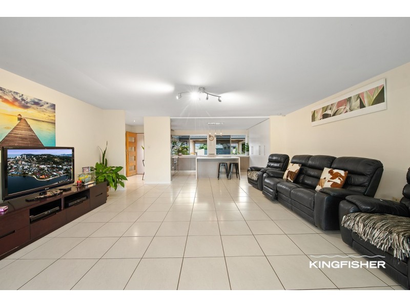 242 Acanthus Avenue, Burleigh Waters QLD 4220