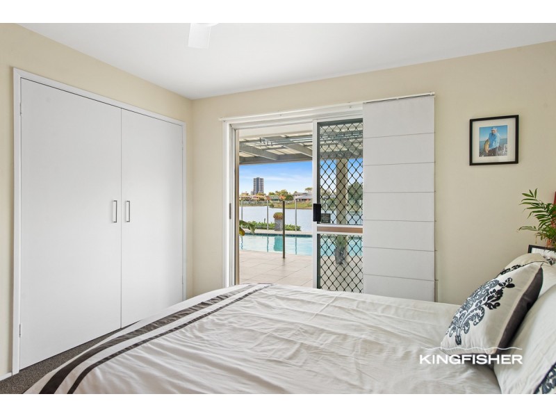 242 Acanthus Avenue, Burleigh Waters QLD 4220