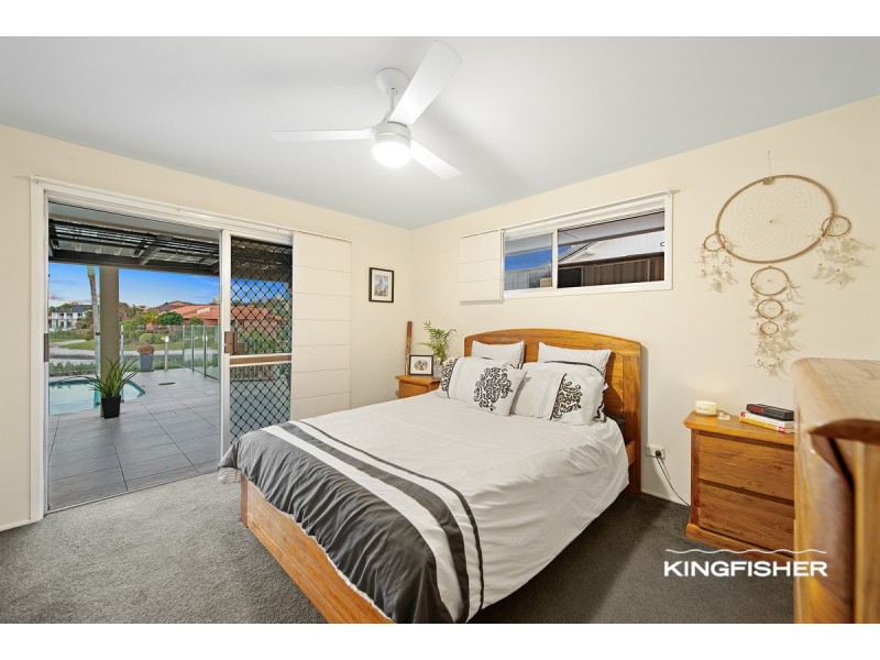 242 Acanthus Avenue, Burleigh Waters QLD 4220