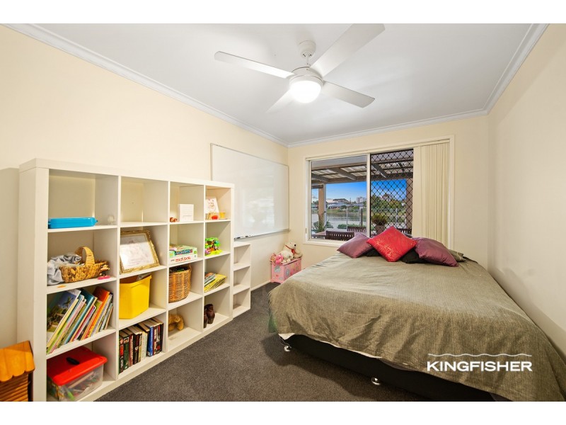 242 Acanthus Avenue, Burleigh Waters QLD 4220