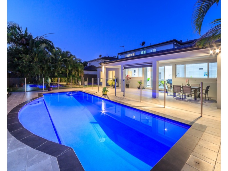 111 Dunlin Drive, Burleigh Waters QLD 4220