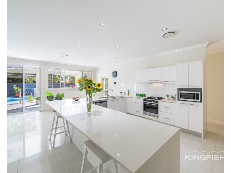 111 Dunlin Drive, Burleigh Waters QLD 4220