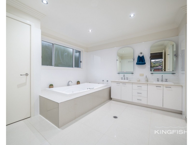 111 Dunlin Drive, Burleigh Waters QLD 4220