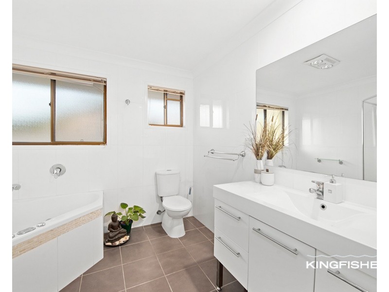 11 Courser Court, Burleigh Waters QLD 4220