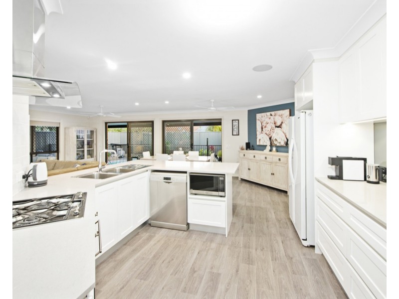 14 Cuckoo Crescent, Burleigh Waters QLD 4220