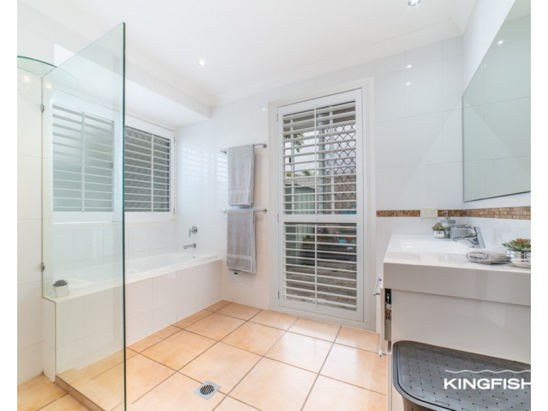 61 Dunlin Drive, Burleigh Waters QLD 4220