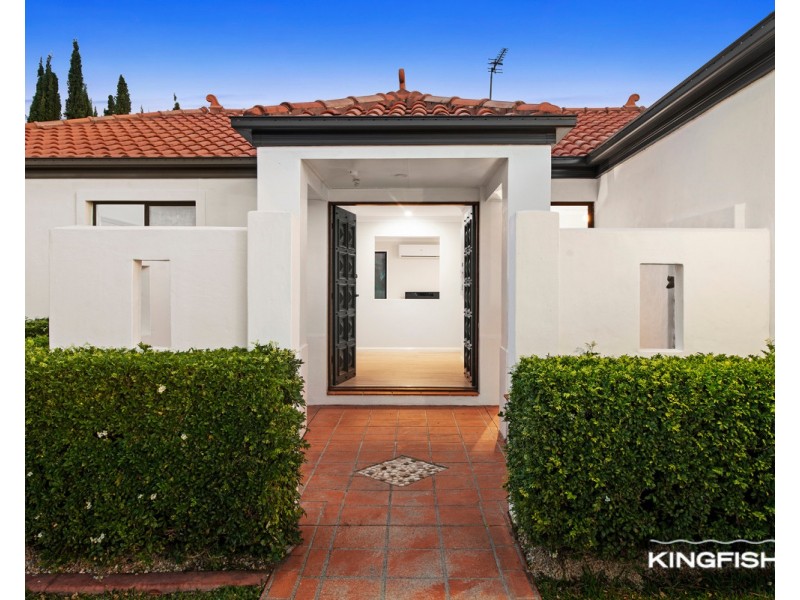 134 Dunlin Drive, Burleigh Waters QLD 4220