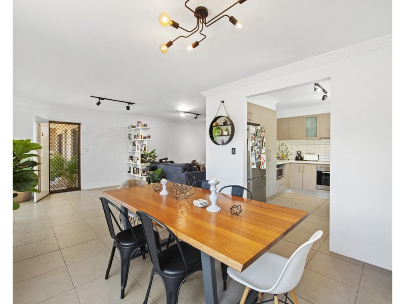 2/2 Rope Court, Mermaid Waters QLD 4218