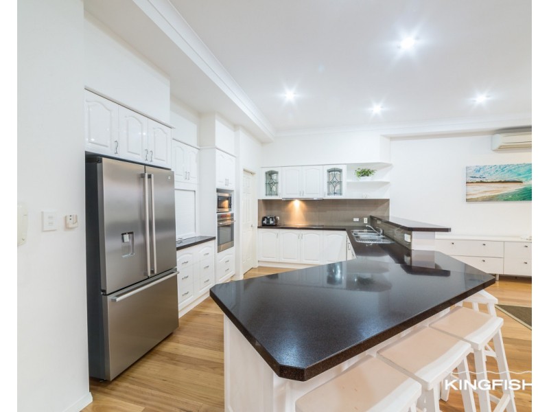 8 Crozet Court, Burleigh Waters QLD 4220