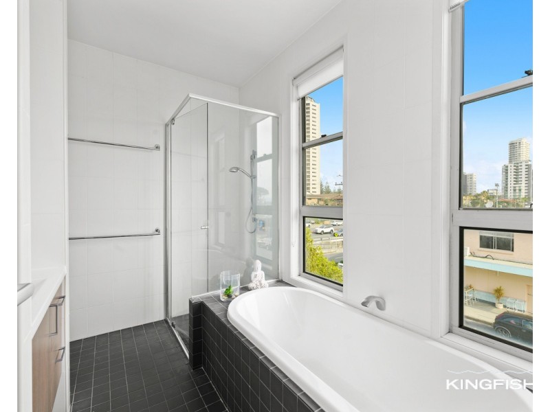 2/1 Elder Entrance, Burleigh Heads QLD 4220