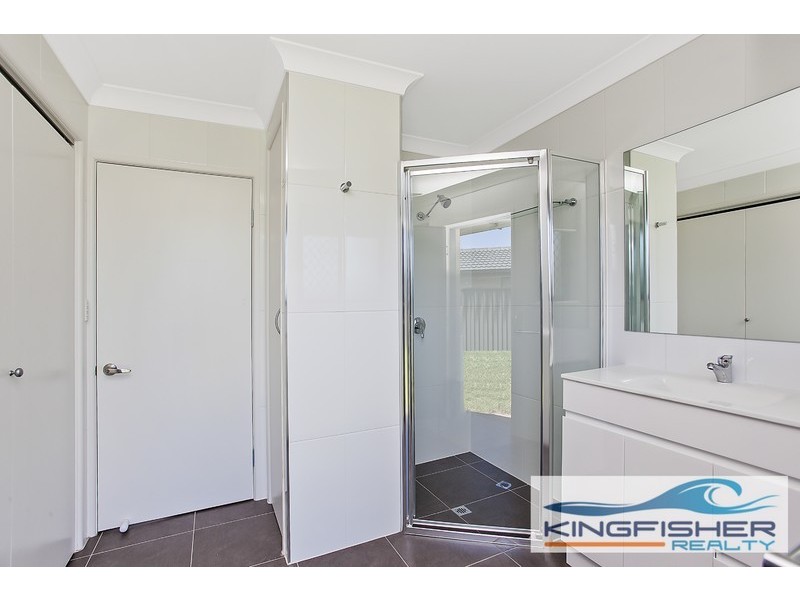 17 Sandpiper Drive, Burleigh Waters QLD 4220