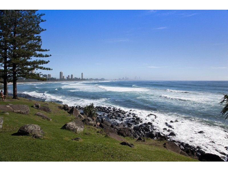 17 Sandpiper Drive, Burleigh Waters QLD 4220
