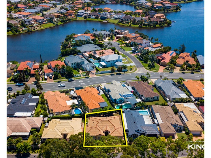 8 Stingray Crescent, Burleigh Waters QLD 4220