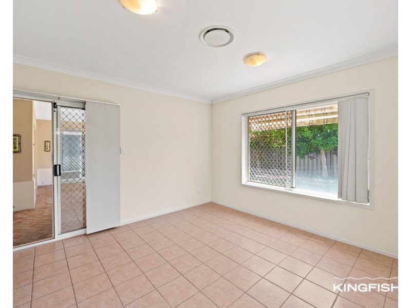 8 Stingray Crescent, Burleigh Waters QLD 4220