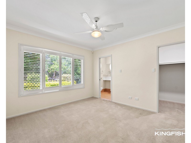 8 Stingray Crescent, Burleigh Waters QLD 4220