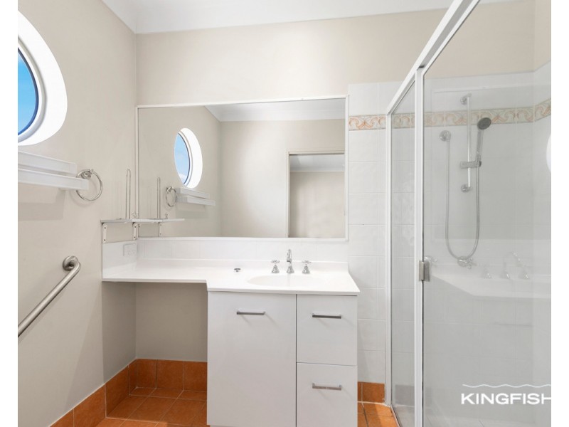8 Stingray Crescent, Burleigh Waters QLD 4220