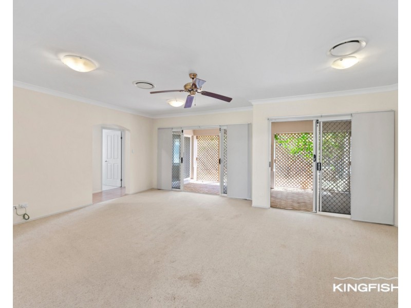 8 Stingray Crescent, Burleigh Waters QLD 4220
