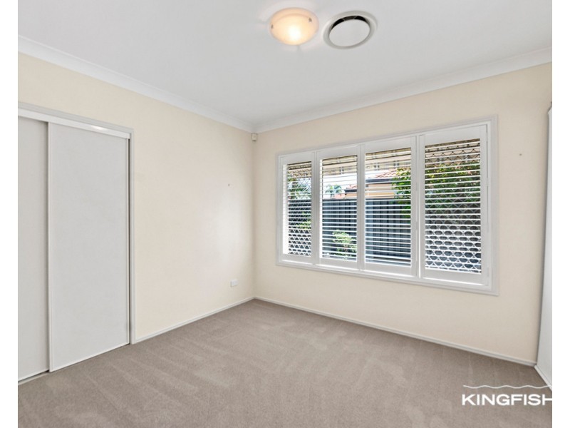 8 Stingray Crescent, Burleigh Waters QLD 4220