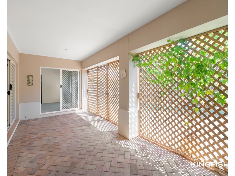 8 Stingray Crescent, Burleigh Waters QLD 4220