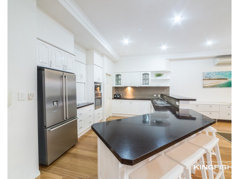 8 Crozet Court, Burleigh Waters QLD 4220