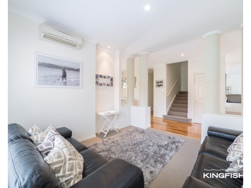 8 Crozet Court, Burleigh Waters QLD 4220