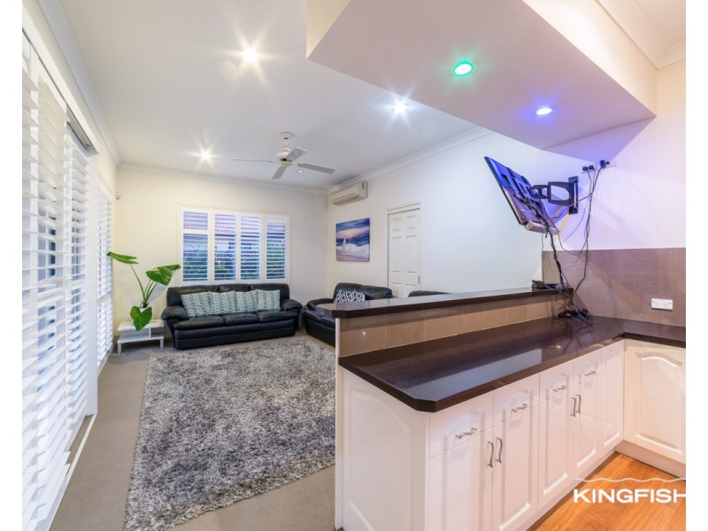 8 Crozet Court, Burleigh Waters QLD 4220