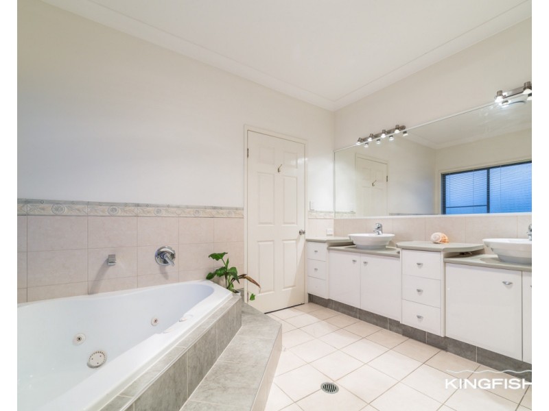 8 Crozet Court, Burleigh Waters QLD 4220