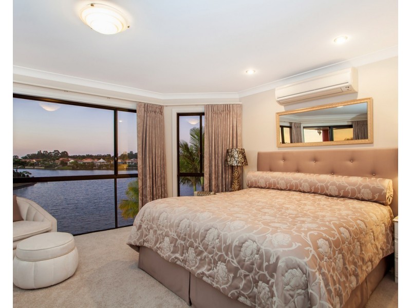 9 Crozet Court, Burleigh Waters QLD 4220