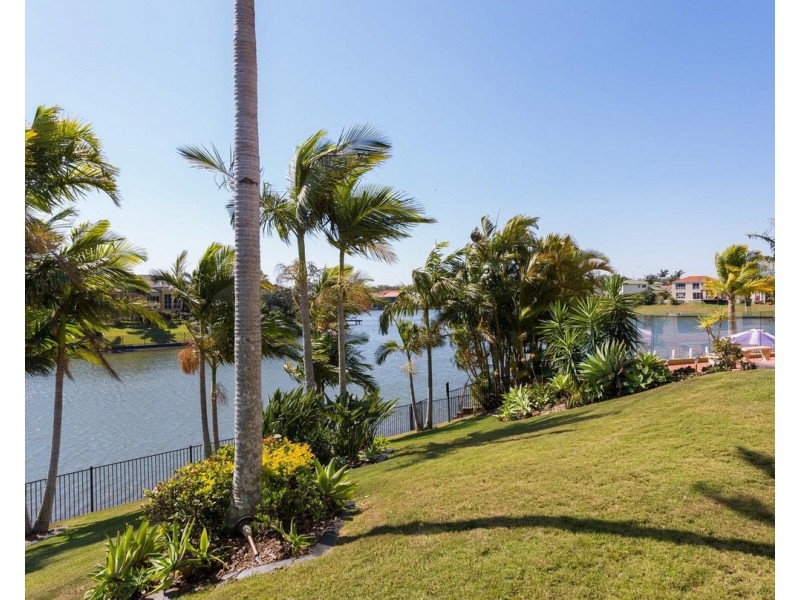 9 Crozet Court, Burleigh Waters QLD 4220