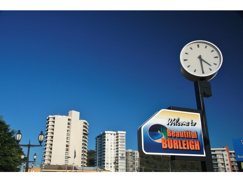 2 Sirec Way, Burleigh Heads QLD 4220