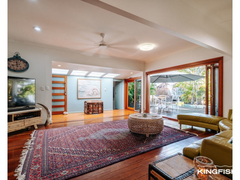 8 Anzac Parade, Burleigh Heads QLD 4220