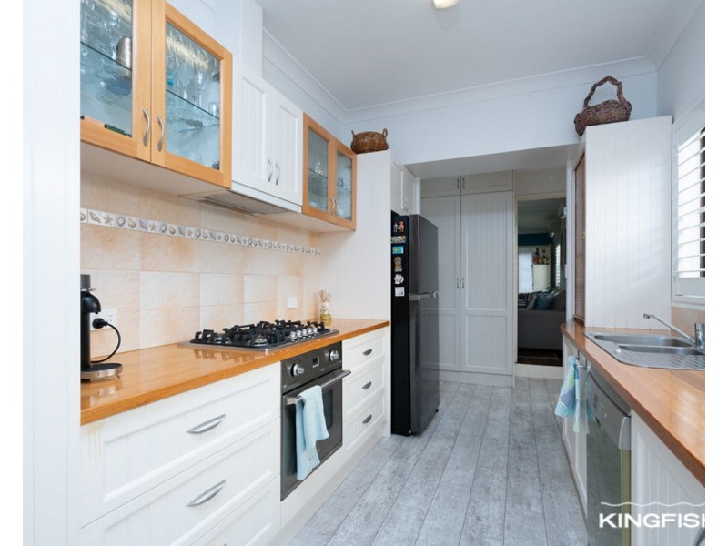 8 Anzac Parade, Burleigh Heads QLD 4220