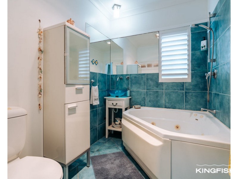 8 Anzac Parade, Burleigh Heads QLD 4220