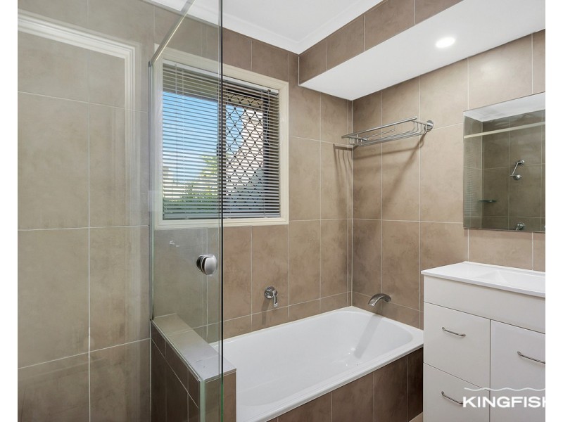 5 Prinia Place, Burleigh Waters QLD 4220