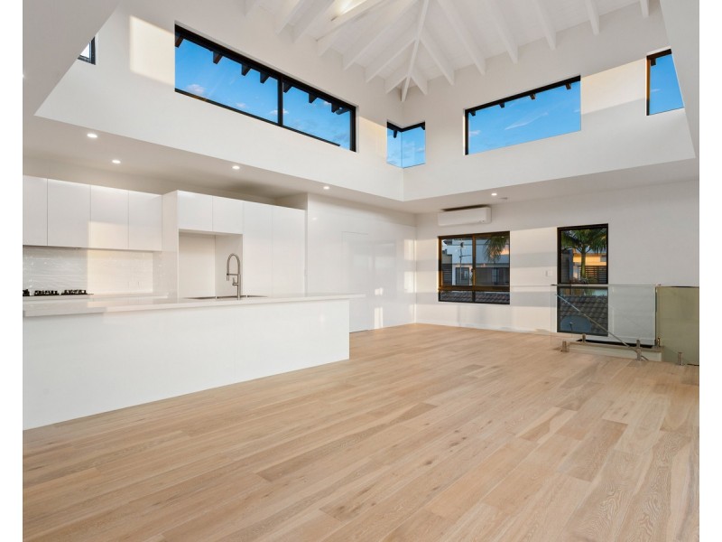 43 Nobby Parade, Miami QLD 4220