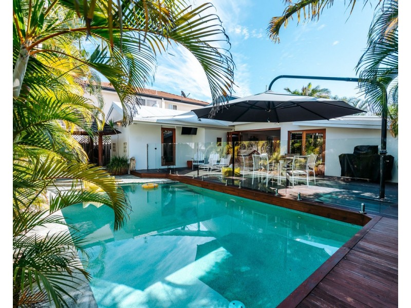 8 Anzac Parade, Burleigh Heads QLD 4220