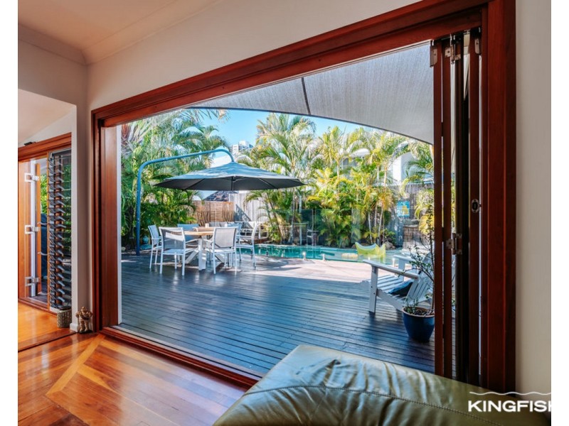 8 Anzac Parade, Burleigh Heads QLD 4220