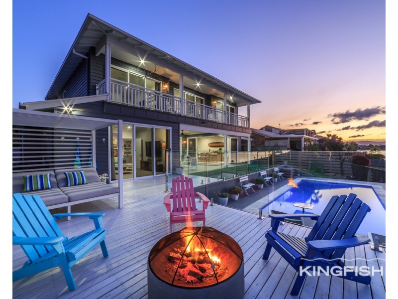 27 Wedgebill Parade, Burleigh Waters QLD 4220