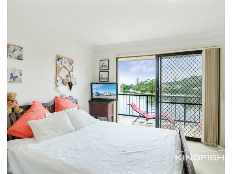 1/8 Sunbird Street, Burleigh Waters QLD 4220