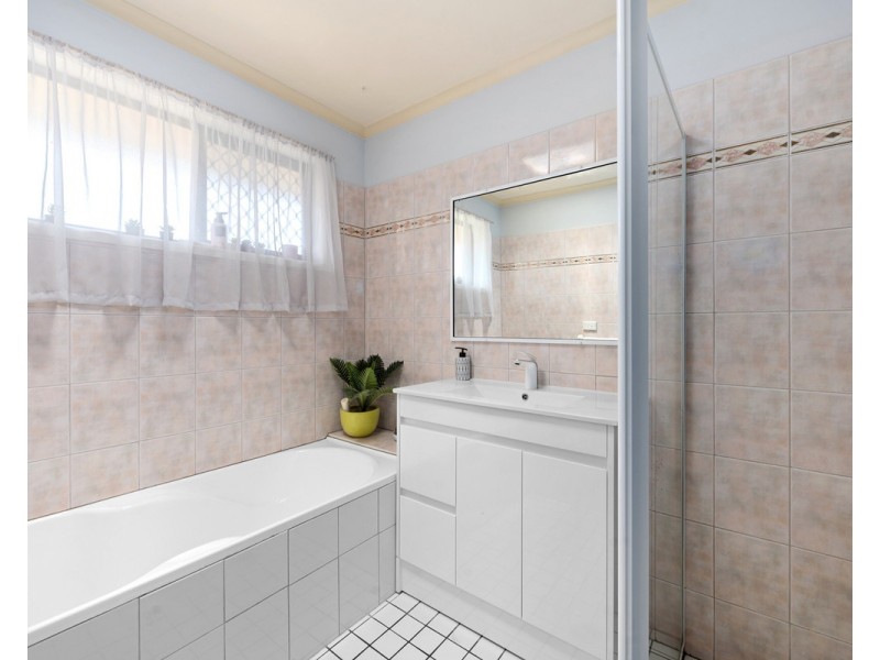 193 Acanthus Avenue, Burleigh Waters QLD 4220