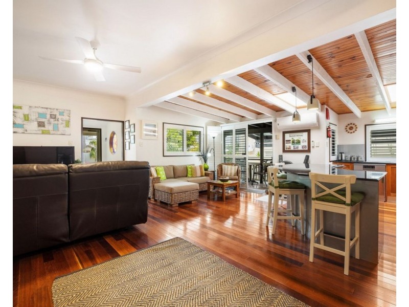 4 Anzac Parade, Burleigh Heads QLD 4220