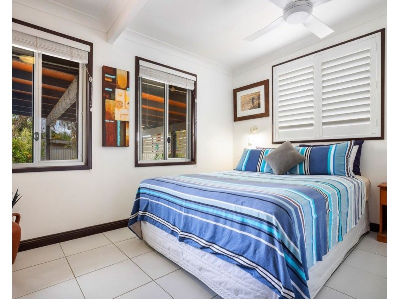 4 Anzac Parade, Burleigh Heads QLD 4220