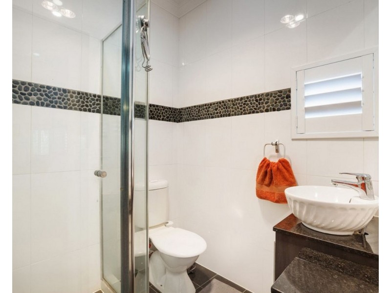 4 Anzac Parade, Burleigh Heads QLD 4220